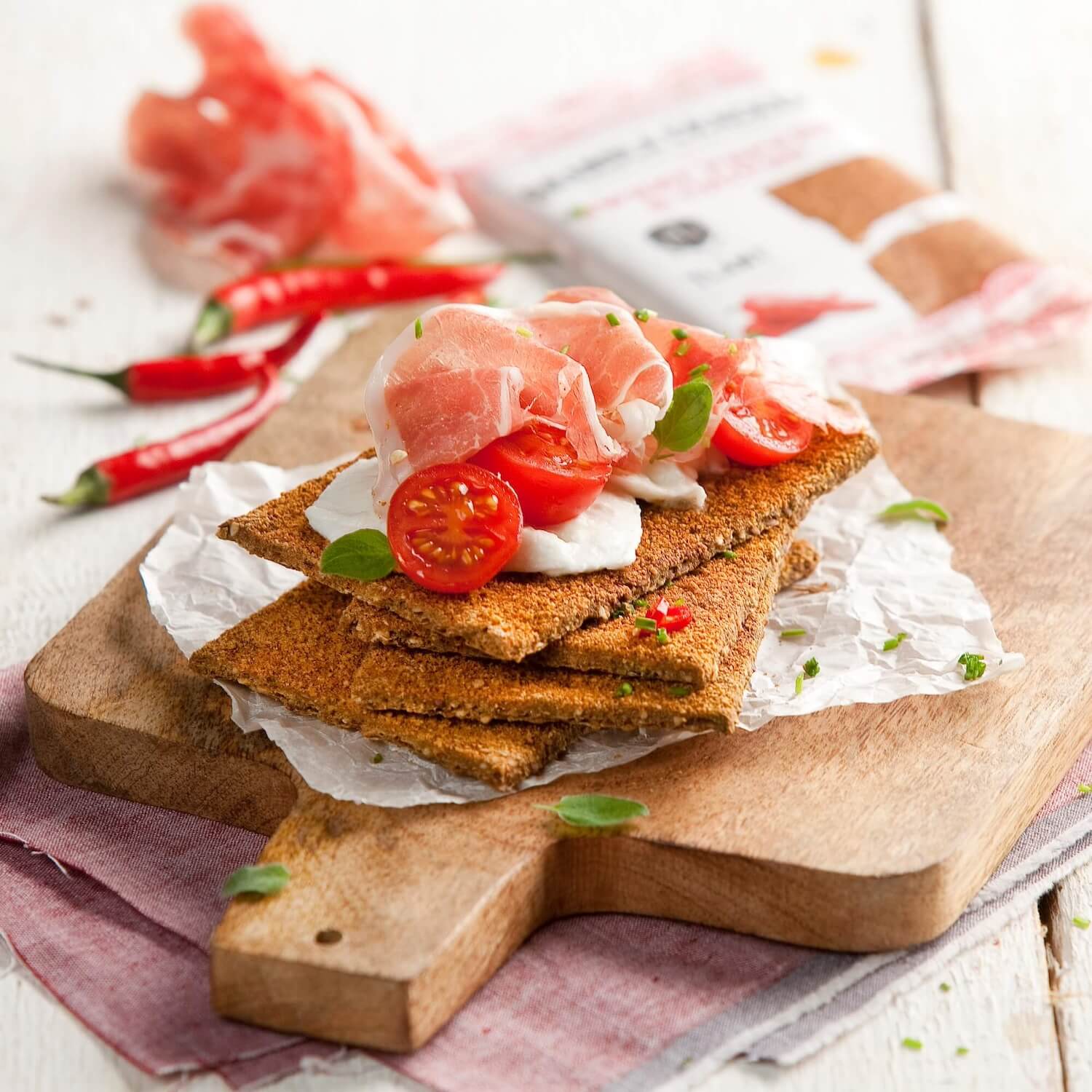 Granola Cracker Tomato Basil